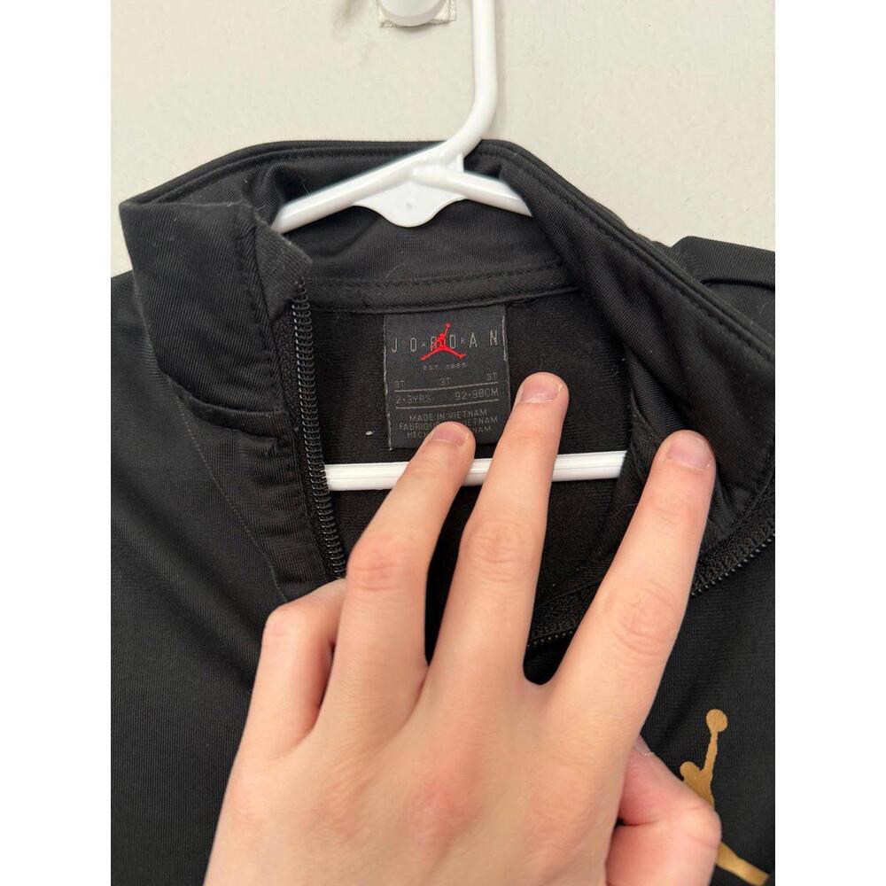 Jordan zip up size 3t - Picture 3 of 3